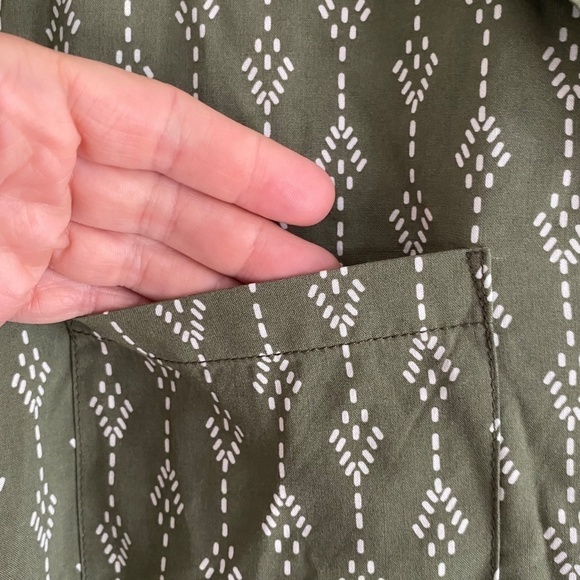 Jachs Girlfriend green and white short sleeve blouse size M 100% Rayon - Picture 8 of 9